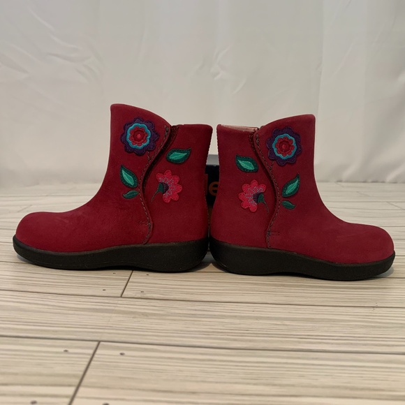 Stride Rite Nubuck Suede Leather Boots W/Embroidered Flowers Size 7W Walking - Picture 4 of 13